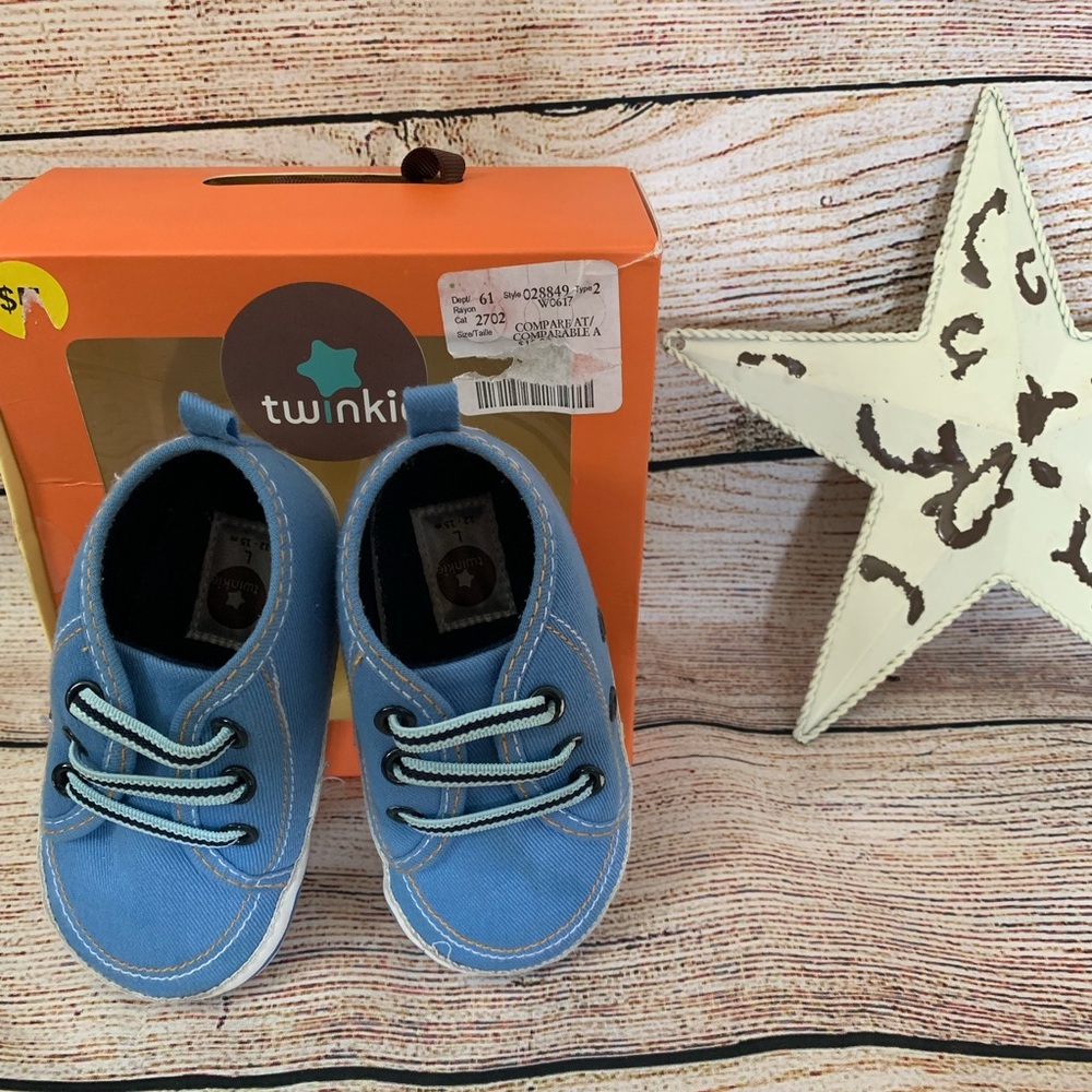 Twinkle Firsts shoes size 6-9 months - V